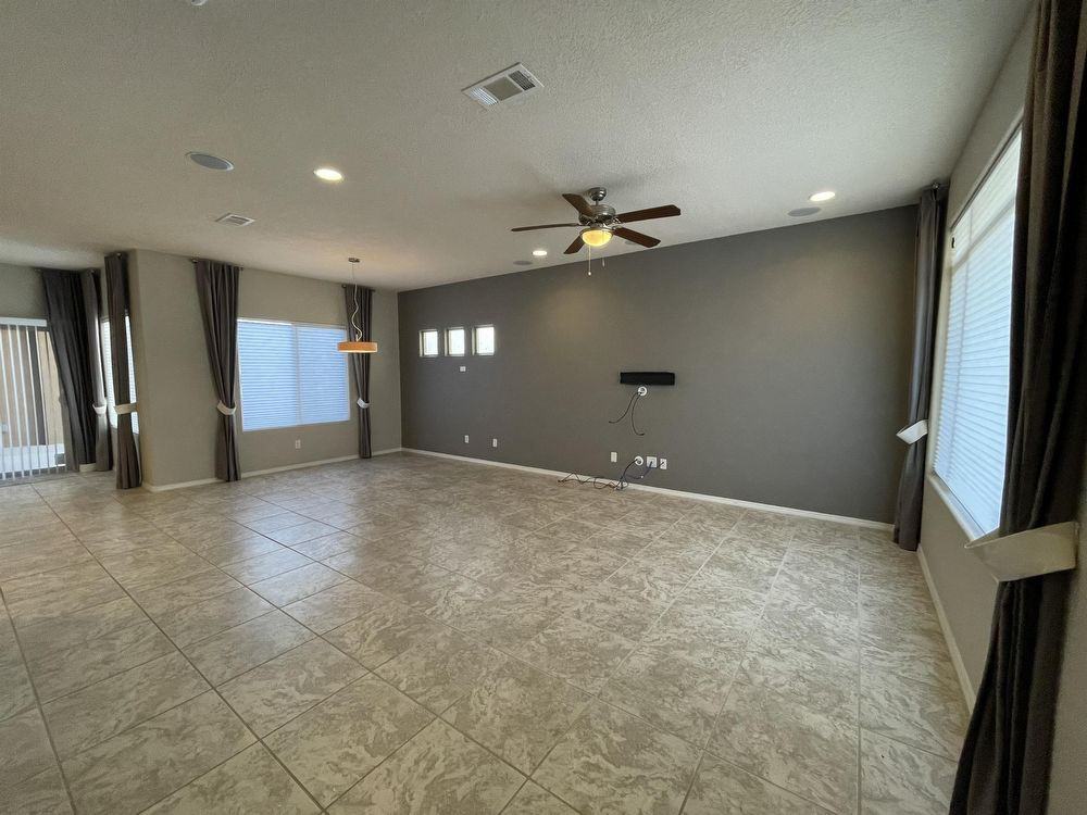 5723 University Blvd Se - Photo 3 of 21