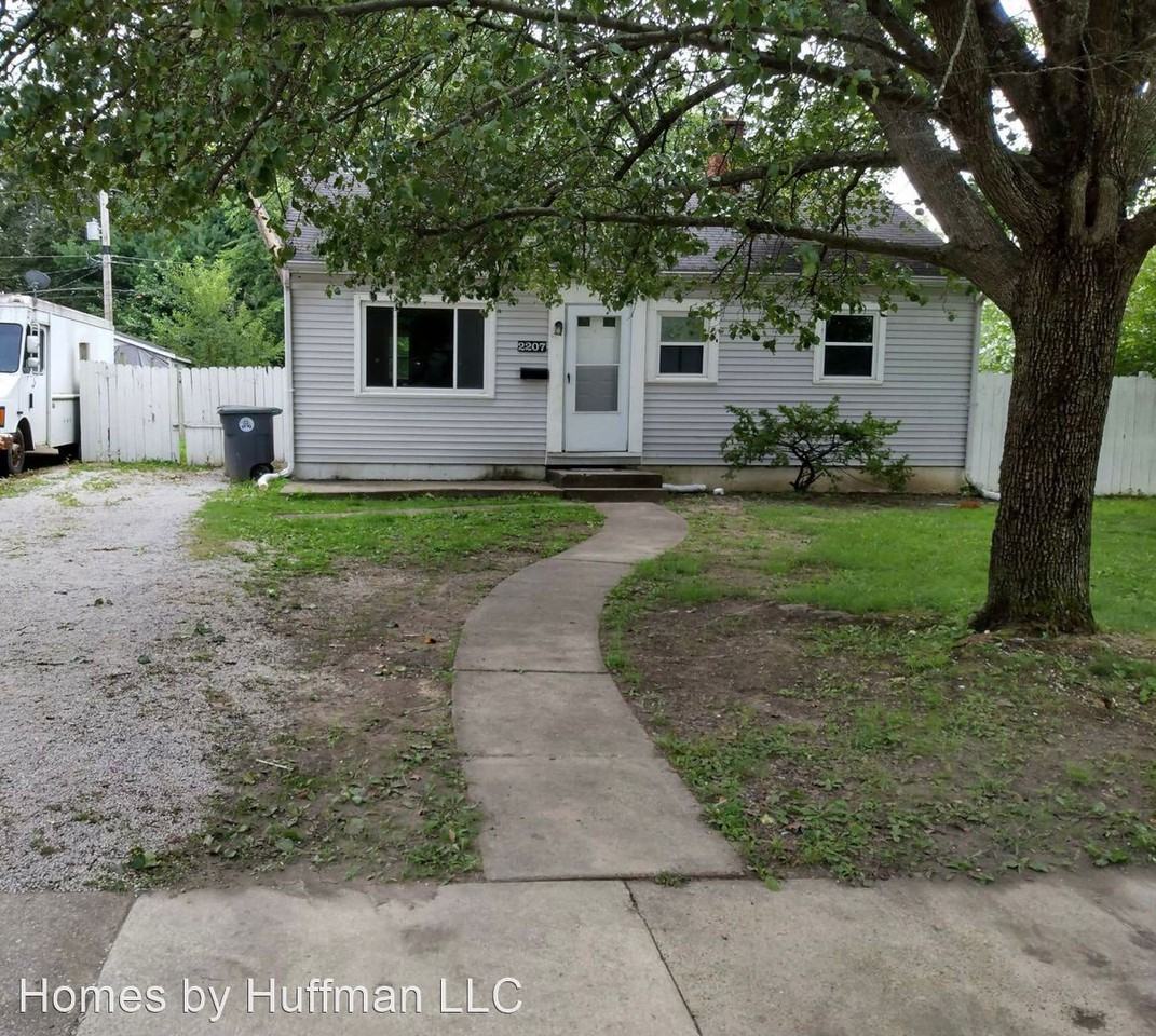 2207 Jefferson Ave - Photo 2 of 3