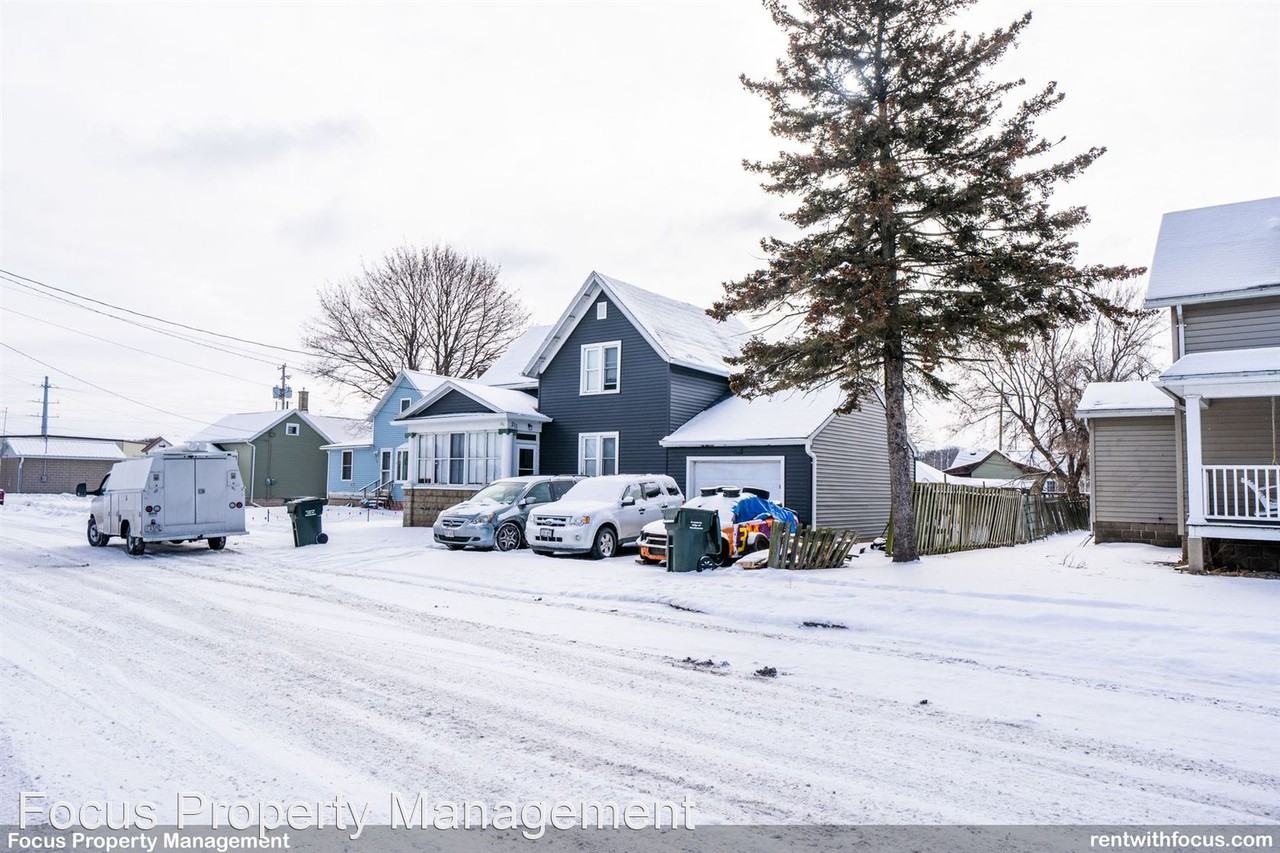 211 Oak St. - Photo 2 of 10