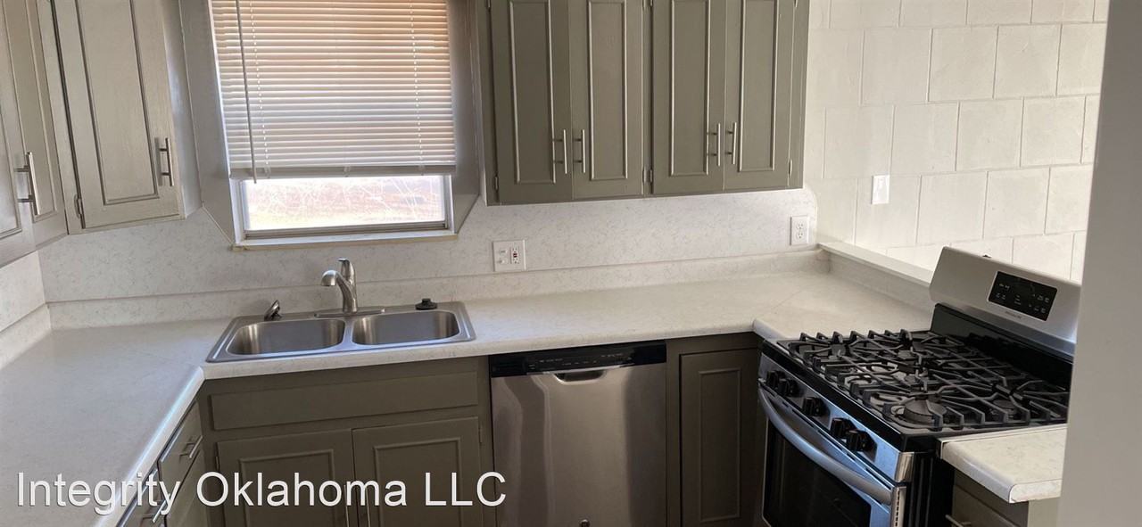 4823 Nw 26th St - Photo 3 of 13