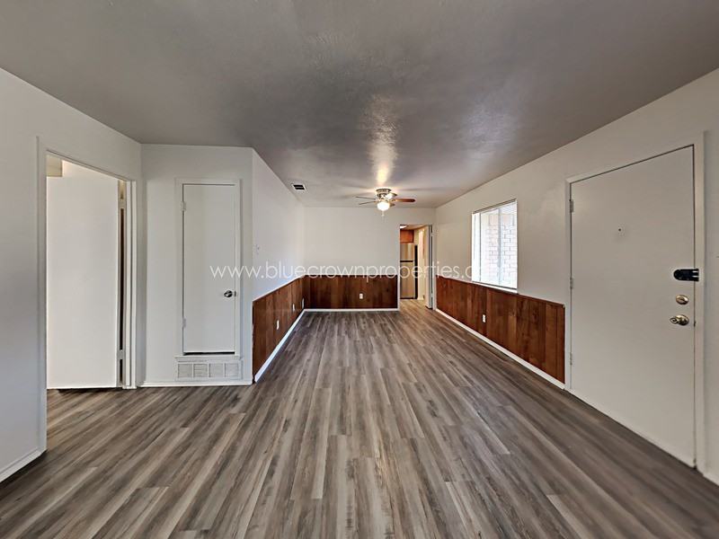 606 Royal Crest Dr - Photo 2 of 16