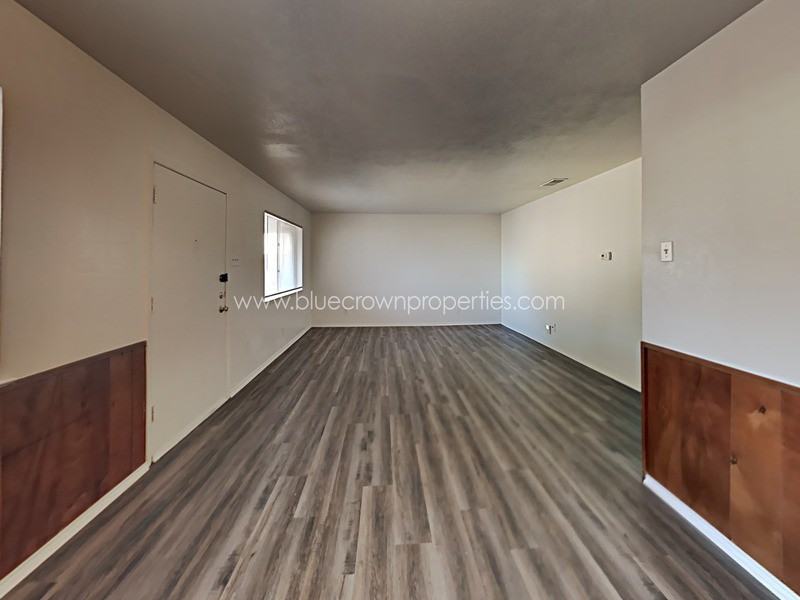 606 Royal Crest Dr - Photo 3 of 16