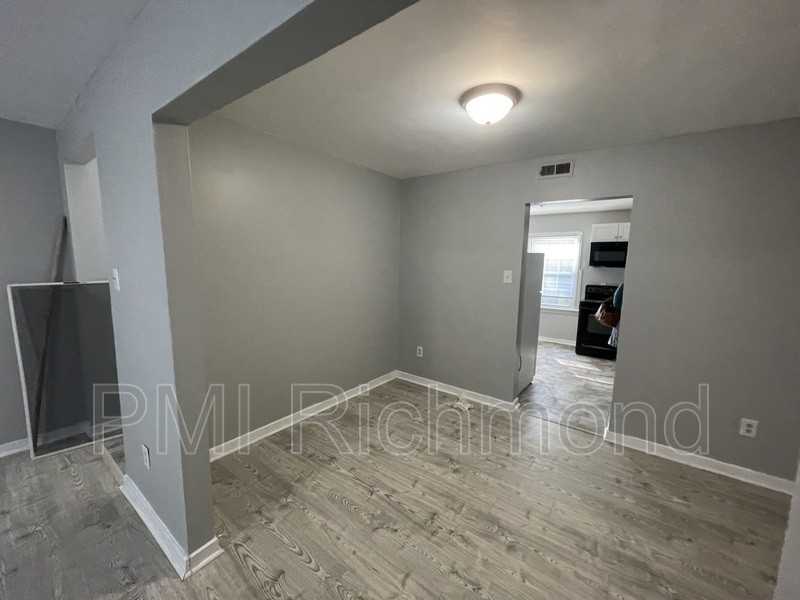 3405 Chalfont Dr - Photo 3 of 25