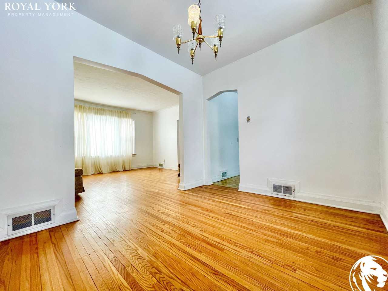 190 Poyntz Ave - Photo 3 of 19