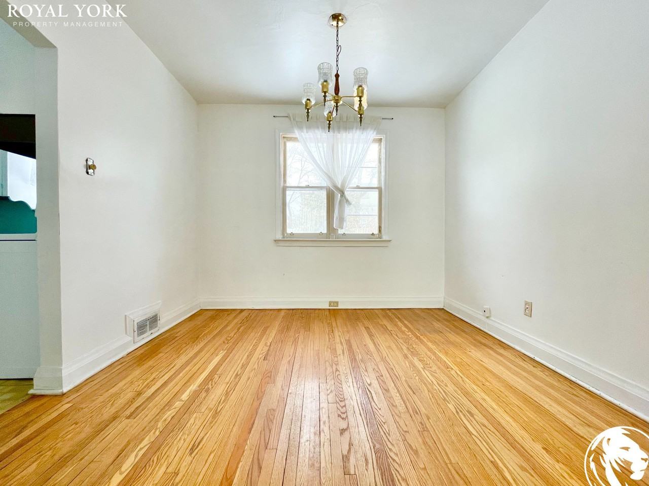 190 Poyntz Ave - Photo 2 of 19