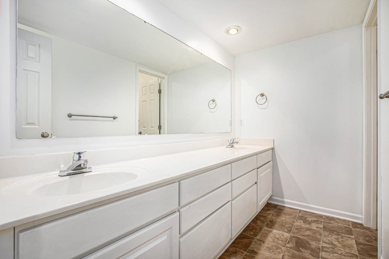 8326 N Nodaway Ave #8326 - Photo 5 of 8