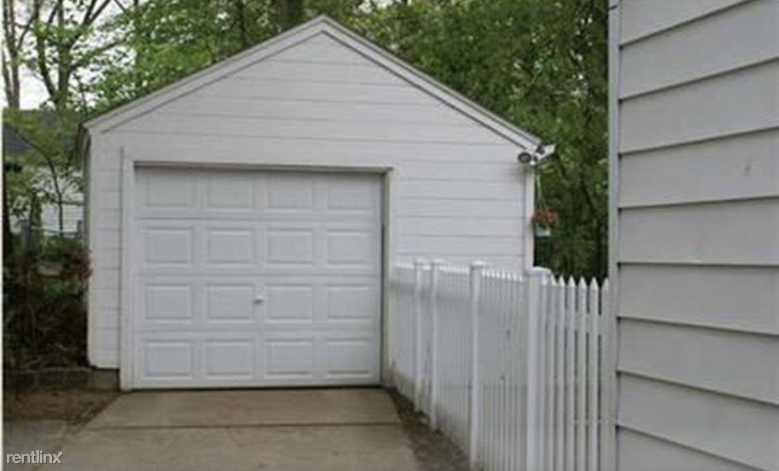 2644 Eastern Ave Se - Photo 2 of 4