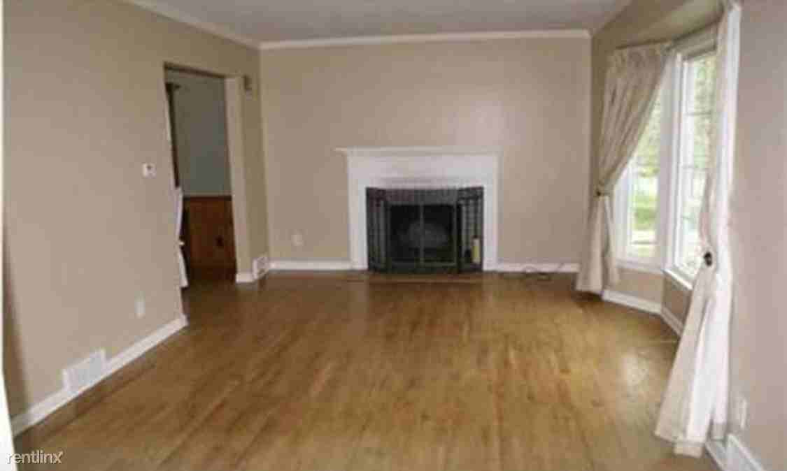 2644 Eastern Ave Se - Photo 3 of 4