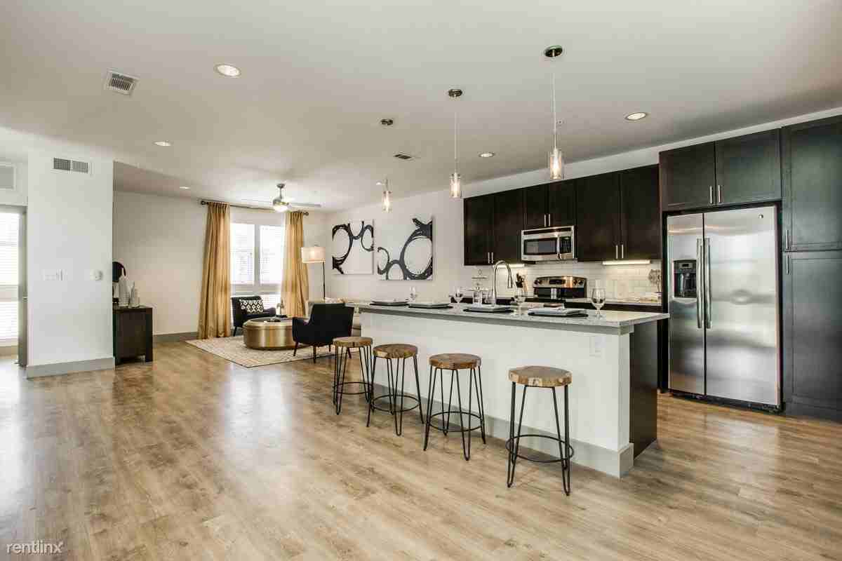 7575 Kirby Dr - Photo 2 of 6