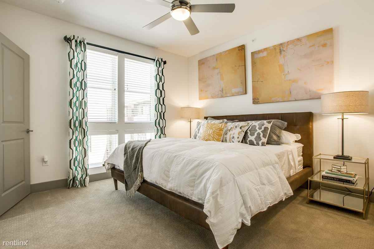 7575 Kirby Dr - Photo 3 of 6