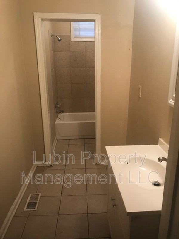 669 N Willett St - Photo 3 of 5