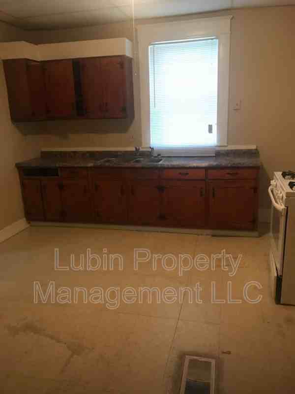 669 N Willett St - Photo 4 of 5