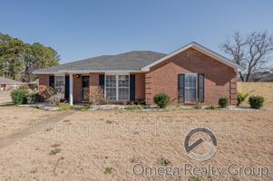featured image of 924 Eastern Oaks Dr