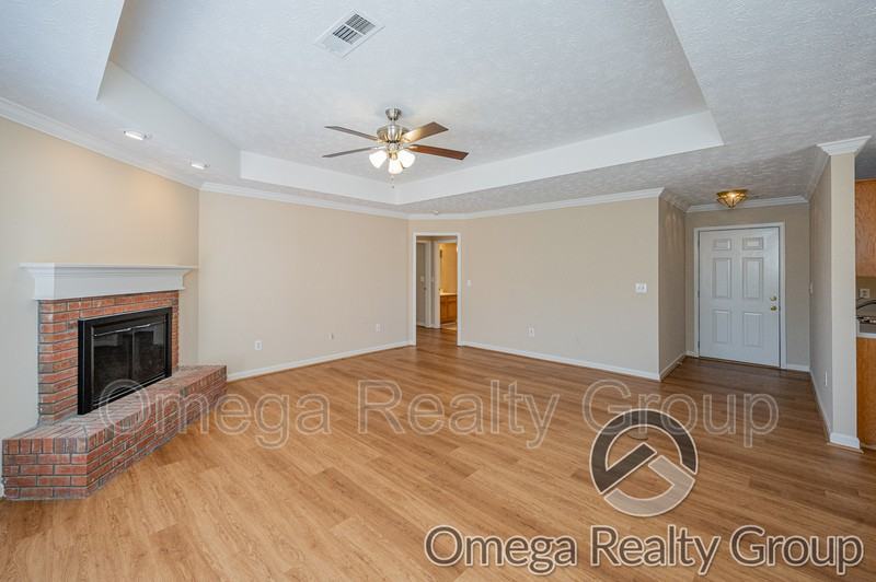 924 Eastern Oaks Dr - Photo 7 of 36