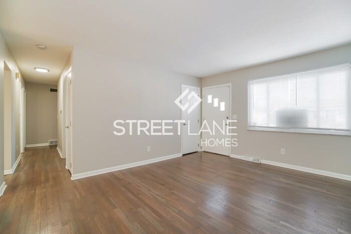 1257 Oakfield Dr N - Photo 2 of 15