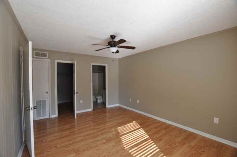 327 General Mouton Ave - Photo 4 of 8