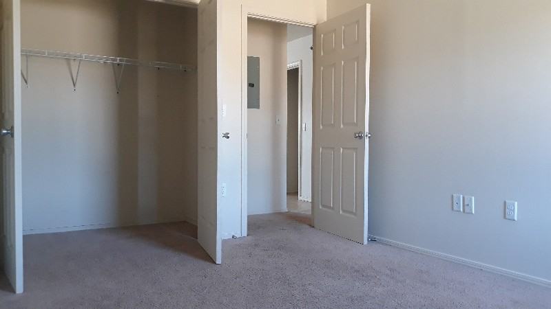 408 27th St - Photo 6 of 8