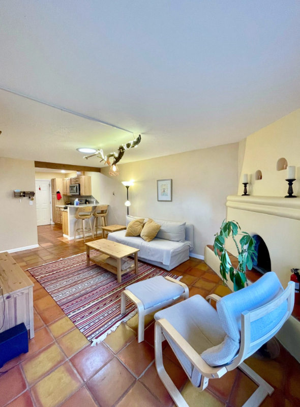 811 Calle Saragosa #4 - Photo 5 of 37