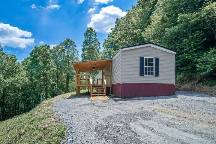 1835 Indian Creek Rd - Photo 2 of 11