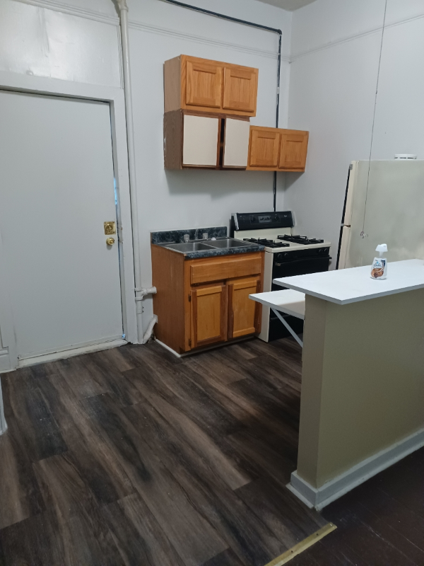 1017 E Breckinridge St #4 - Photo 2 of 8