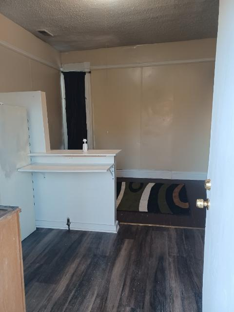 1017 E Breckinridge St #4 - Photo 3 of 8