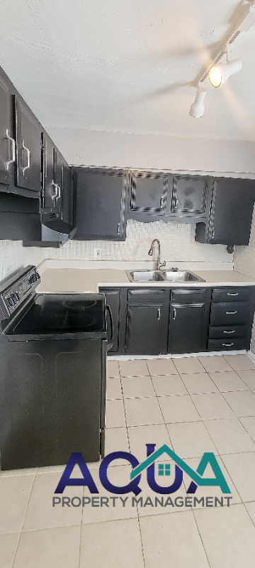 3230 Oakridge Dr - Photo 3 of 5