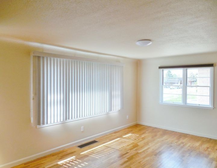 837 Wyoming Ave - Photo 2 of 8