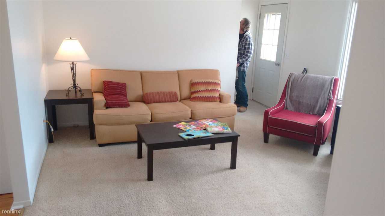 1980 Circle Dr - Photo 3 of 13