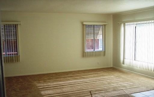 6100 Coke Ave - Photo 2 of 7