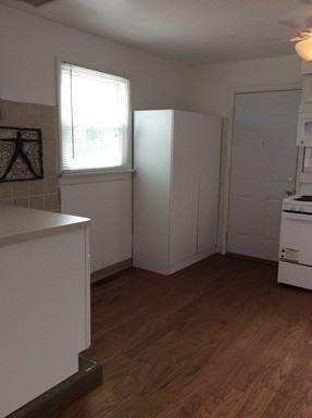 213 Bassett Ave - Photo 3 of 13