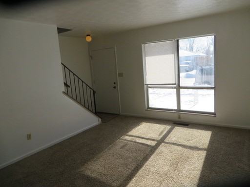 971 Taylorsview Dr - Photo 2 of 7