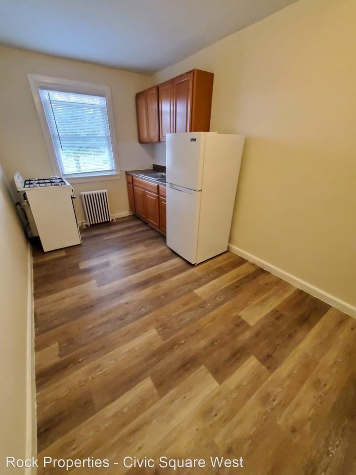 45 Civic Square West - Photo 2 of 3