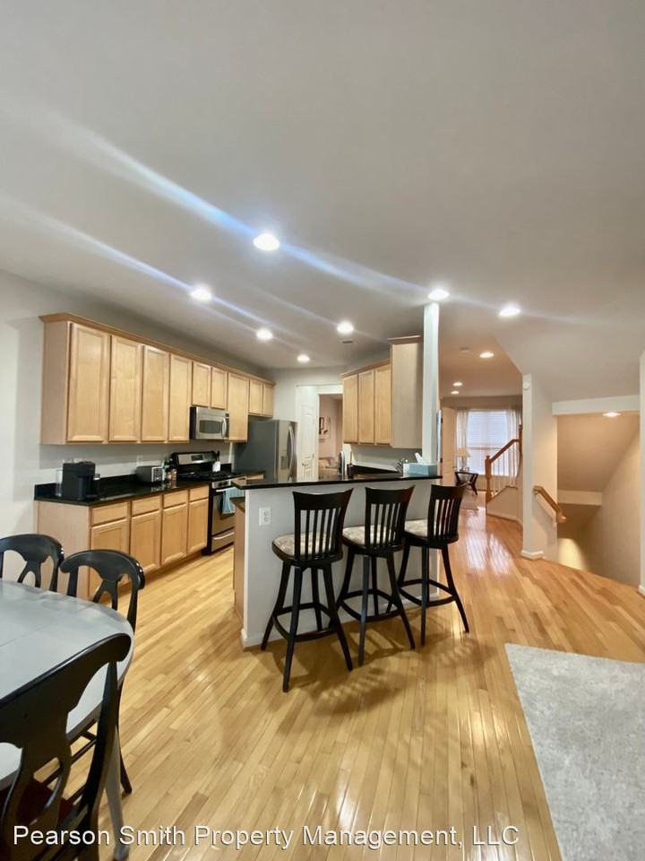 43229 Highgrove Ter - Photo 2 of 6