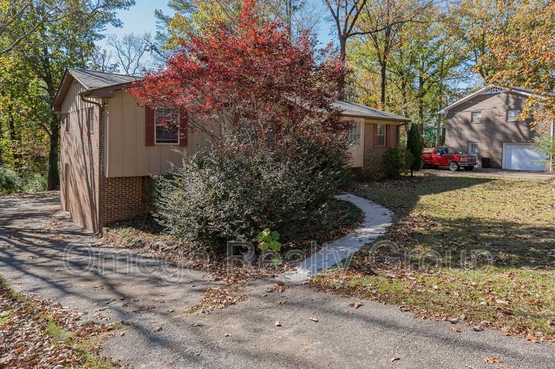 1313 Oak Ter - Photo 4 of 50
