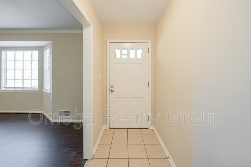 1313 Oak Ter - Photo 6 of 50