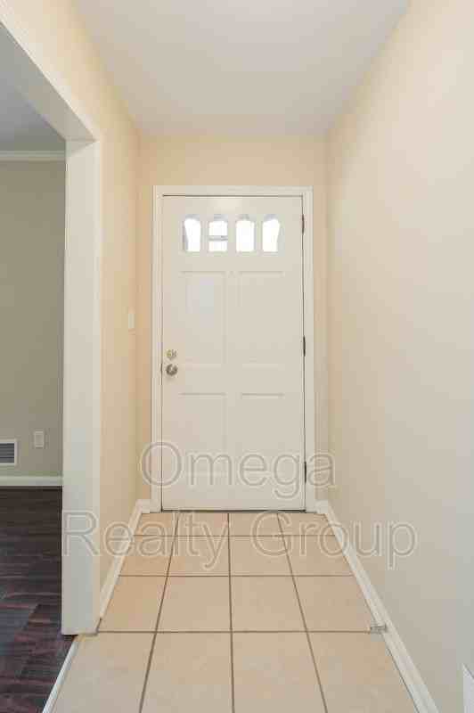 1313 Oak Ter - Photo 7 of 50