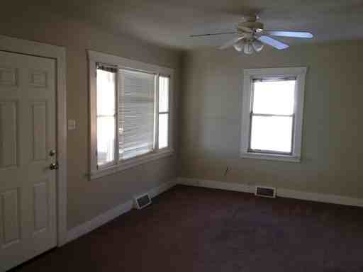 170 N 100 E St - Photo 2 of 17