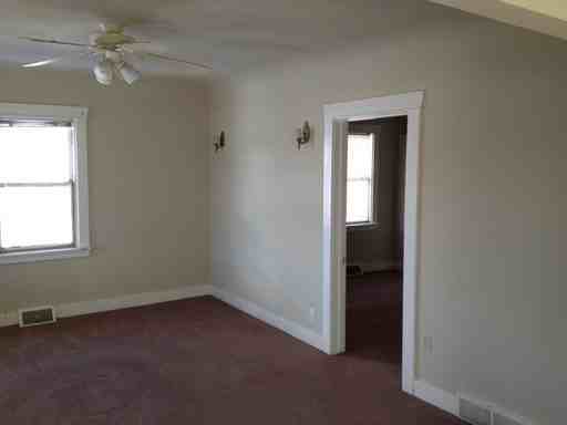 170 N 100 E St - Photo 3 of 17