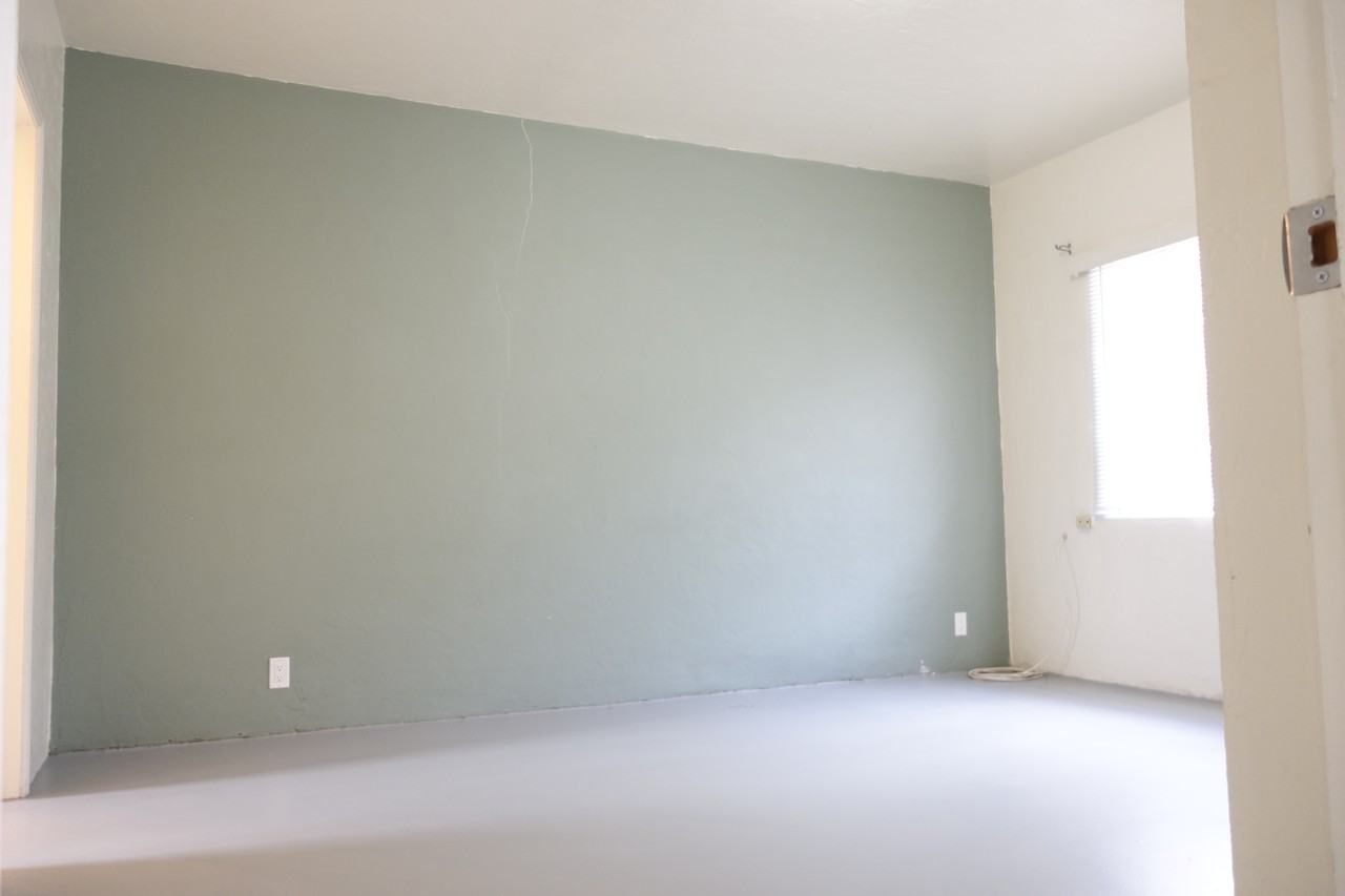 1308 E Blacklidge Dr - Photo 2 of 9