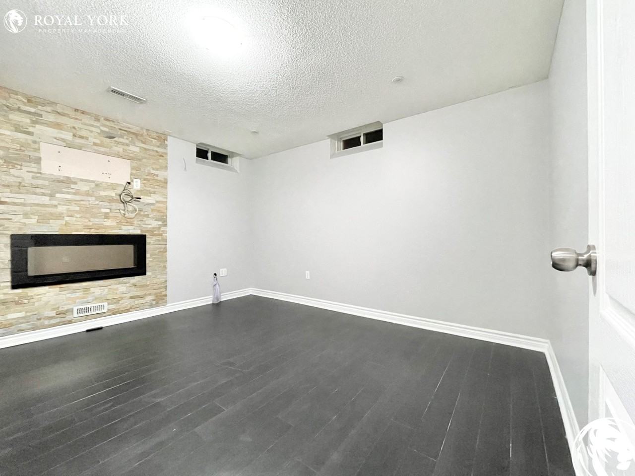 32 Academy Dr #2 - Photo 2 of 15