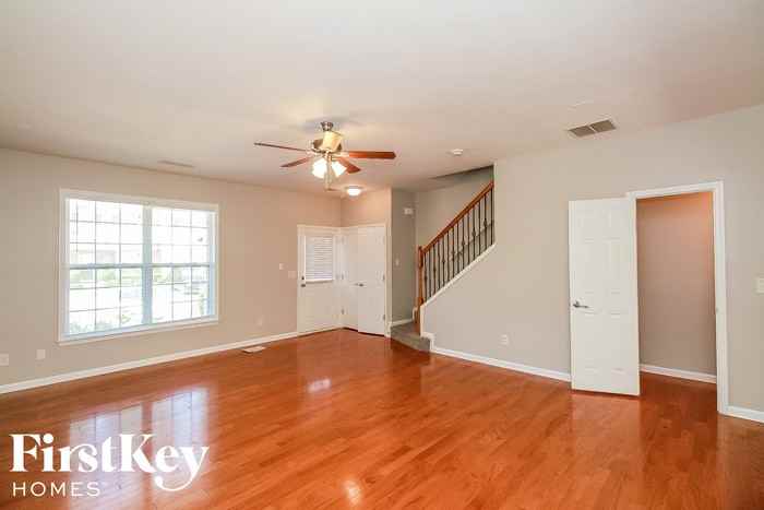 2718 Deerwood Ln Sw - Photo 2 of 15