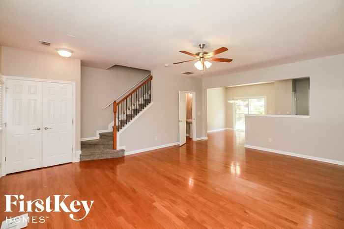 2718 Deerwood Ln Sw - Photo 3 of 15