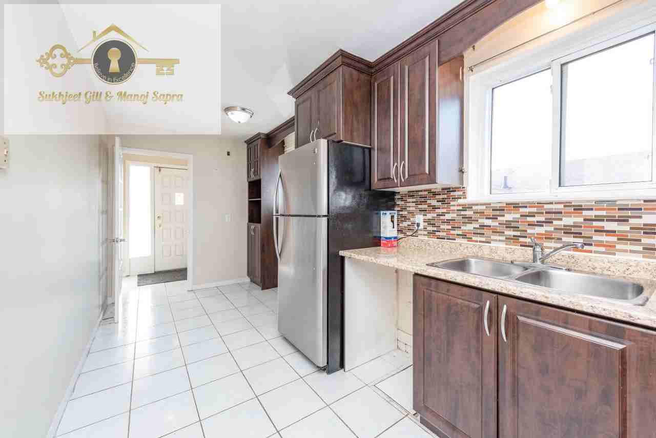 Mallbridge Cres - Photo 2 of 14