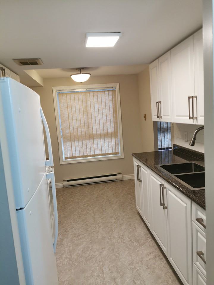 53 Taunton Road East - Photo 3 of 22