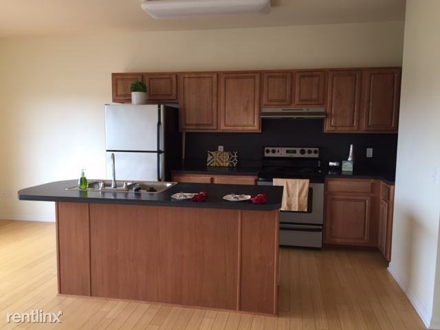 Metropolitan Park Apartments - Photo 2 of 11