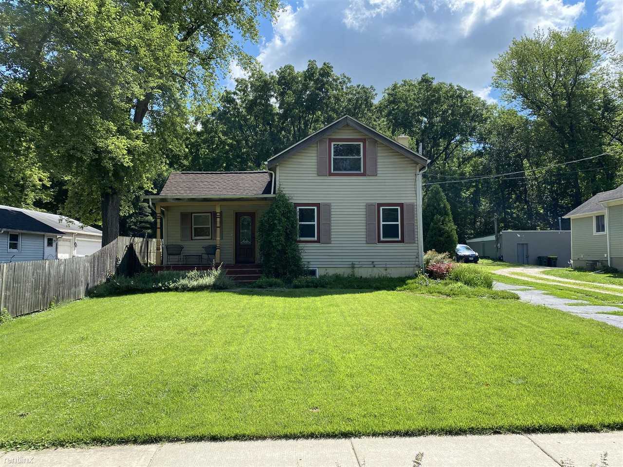 323 Elgin Ave - Photo 2 of 26