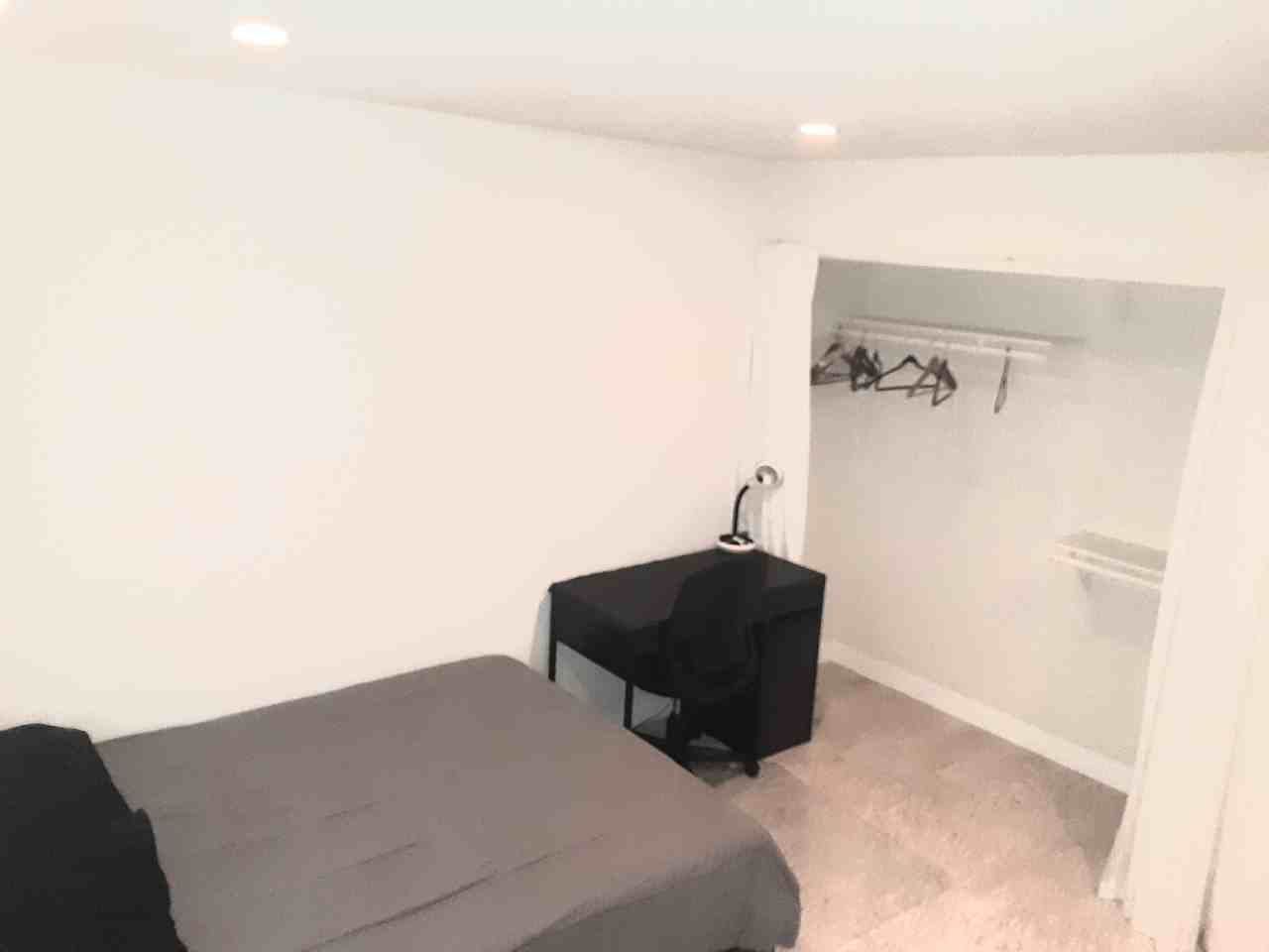 1040 North Gardner Street #6 - Photo 2 of 30