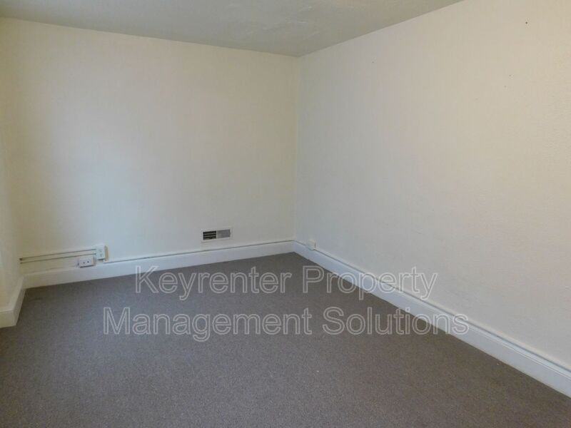 811 E Beverley St #B - Photo 6 of 32