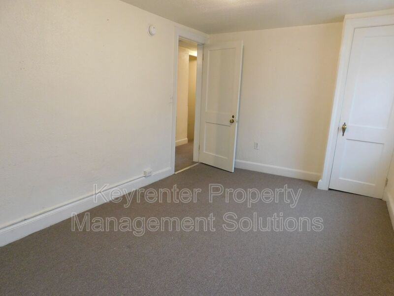 811 E Beverley St #B - Photo 7 of 32