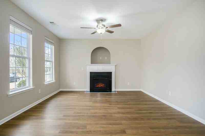 1055 Kelly Creek Way - Photo 3 of 28